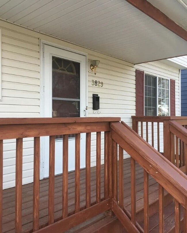 Building Photo - 3 Bedroom Single Family Home