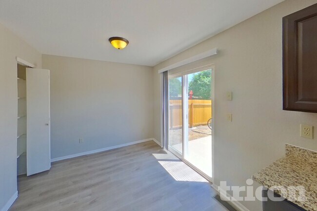 Foto del edificio - 6325 Blazing Star Dr