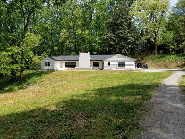 Building Photo - 4465 Peachtree Dunwoody Rd