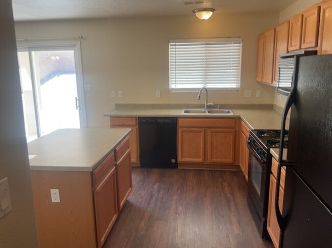 Foto del edificio - 1804 Sierra Norte Loop NE