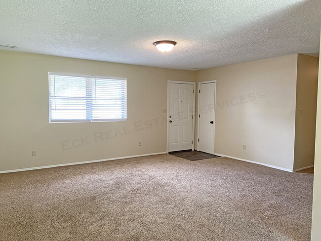 Building Photo - 1504 Pinewood Dr