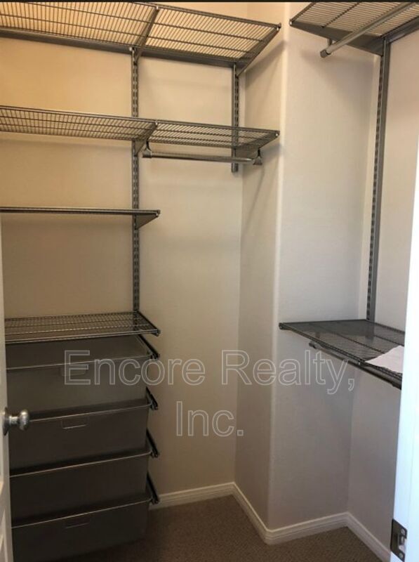 Foto del edificio - 338 Borden Rd