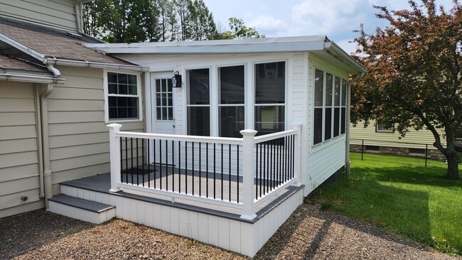 Building Photo - Rare Opportunity To Rent A Beautifully Upd...