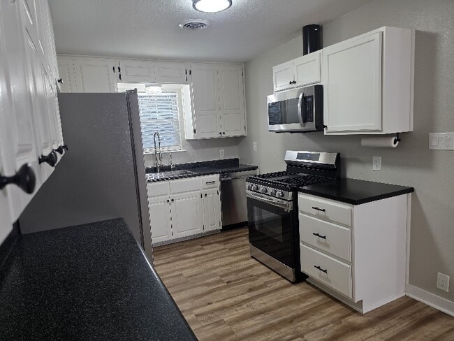 Building Photo - 803 Debus Dr