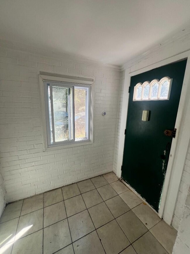 Foto del edificio - 2 bedroom in SUNNYSIDE NY 11104