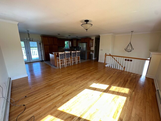Building Photo - BEAUTIFUL 3 BED 2 BATH in Stonington