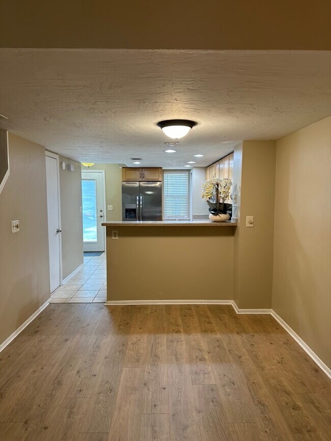 Building Photo - 8521 J R Manor Dr