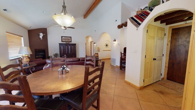 Foto del edificio - 3 Bedroom House by the Golf Course Fully Furnished
