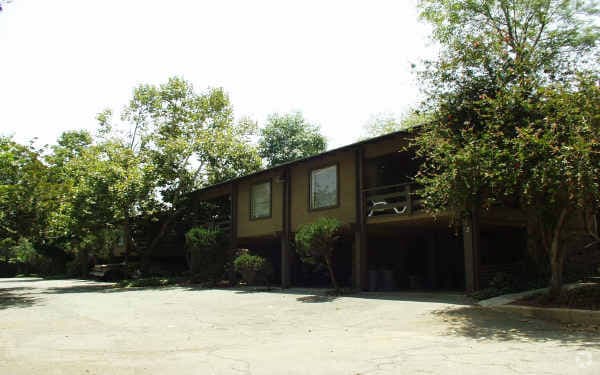 Building Photo - 3060 Panorama Rd