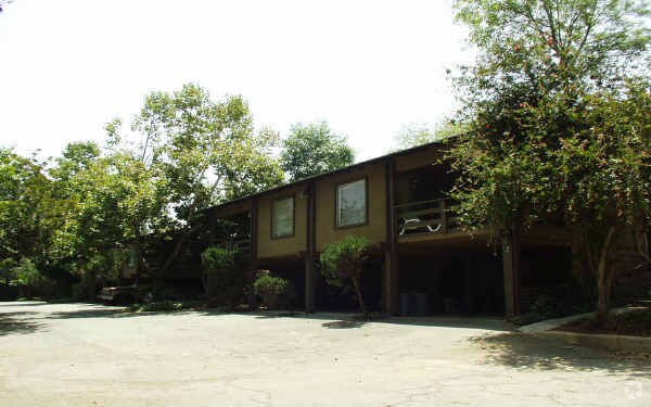 Foto del edificio - 3060 Panorama Rd