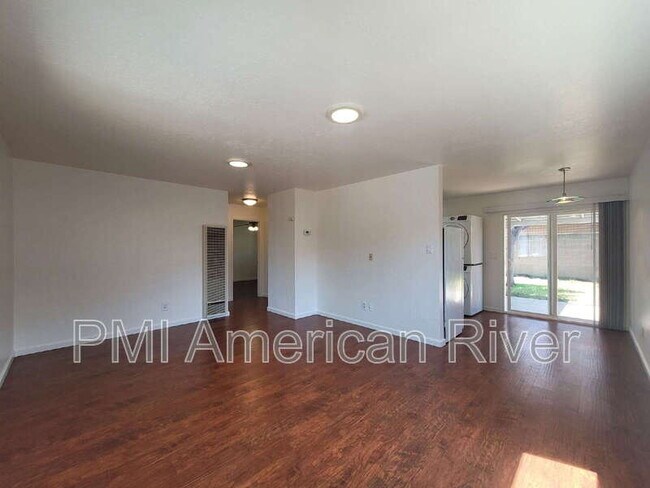 Foto del edificio - 10370 S White Rock Rd