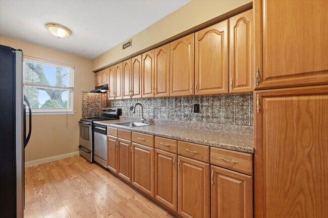 Foto del edificio - 3 Bed | 2.5 Bath Townhome in Wedgewood Estates – Available Now!