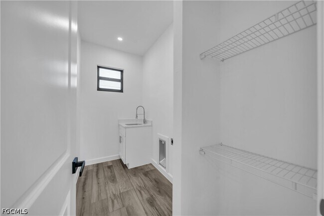Foto del edificio - 1924 NE 33rd Ln