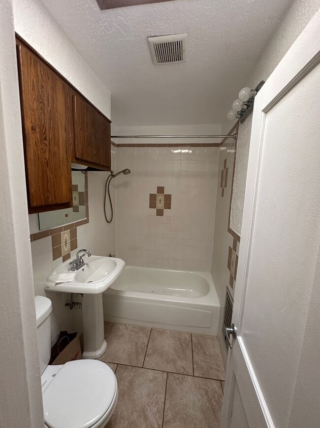 Foto del edificio - 2518 Alvarado Dr NE