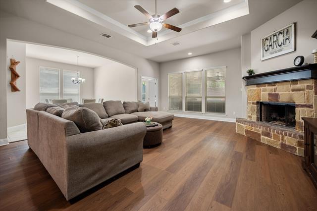 Foto del edificio - 909 Thistle Hl Trl