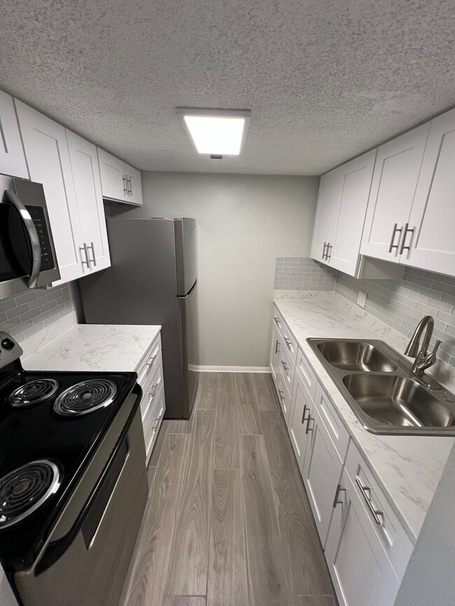 Building Photo - 1 Bed/1 Bath - Unit 230