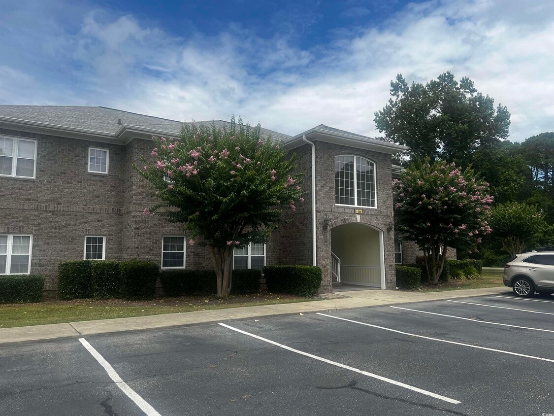 Primary Photo - 595 Willow Green Dr