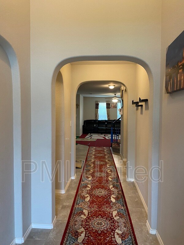 Foto del edificio - 477 Spring Dr