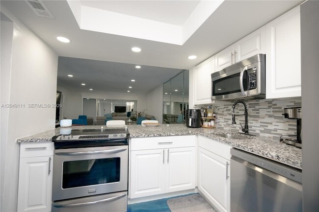 Building Photo - 1551 NE Miami Gardens Dr