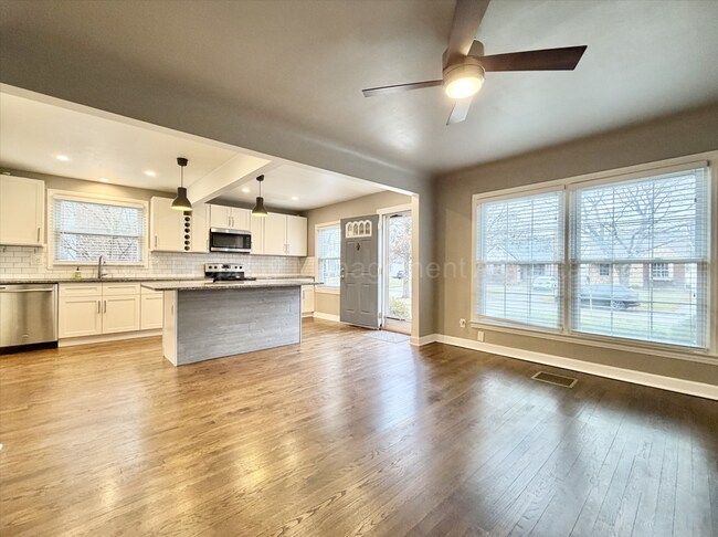 Building Photo - Updated Royal Oak Bungalow Minutes from Downtown