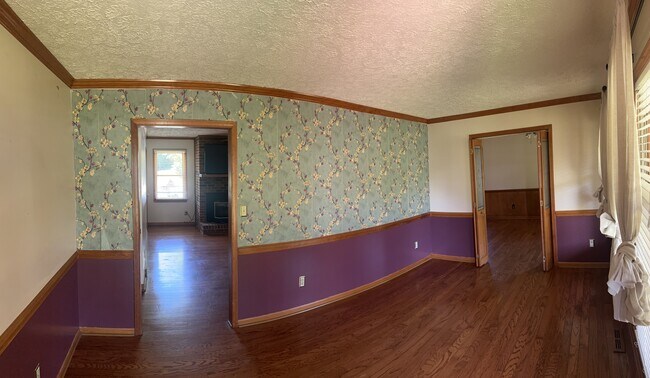 Building Photo - 881 Little Creek Rd