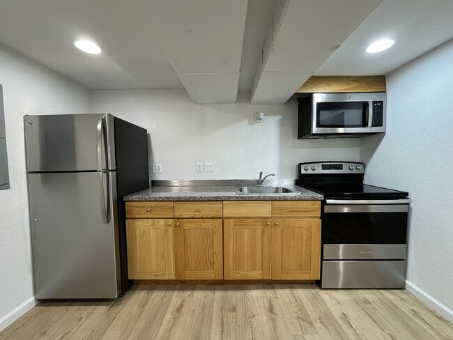 Building Photo - JH1152