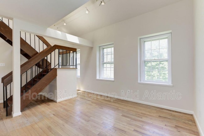 Foto del edificio - 3895 Rodman St NW