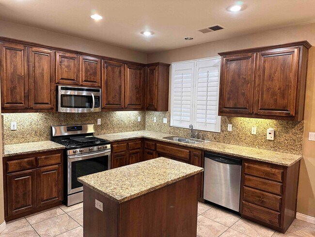 Foto del edificio - 7309 Sleepy Lagoon Dr