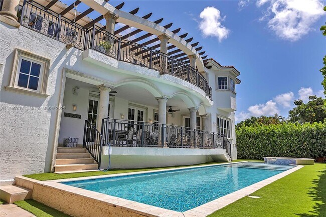 Foto del edificio - 350 Redwood Ln