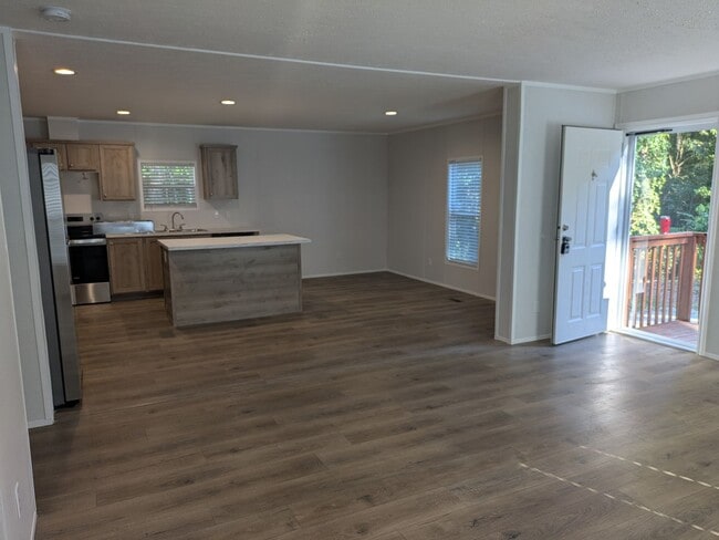 Building Photo - 1118 Old Tar Landing Rd