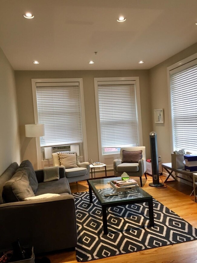 Building Photo - 483 Beacon St