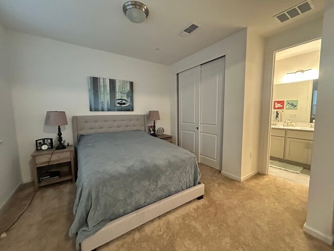 Foto del edificio - 3215 Delta Coves Dr