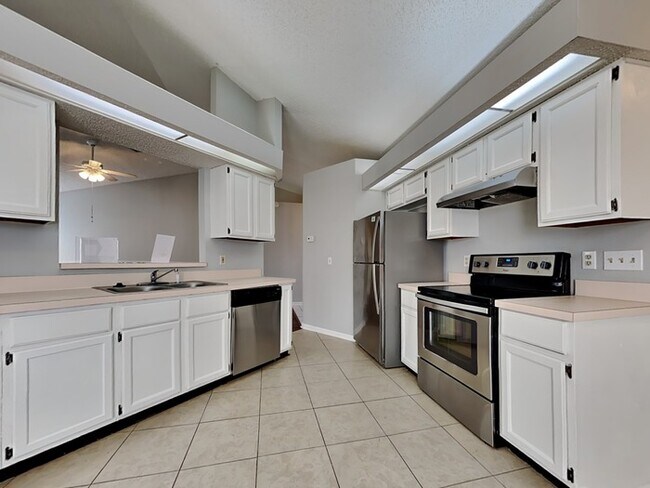 Foto del edificio - 315 Springfield Ct