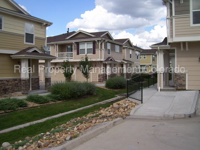 Building Photo - Beautiful Townhome in Prairie Meadows