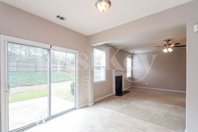Building Photo - 242 Silver Arrow Cir