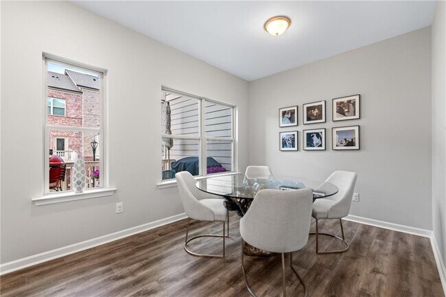 Building Photo - 310 Commons Ave