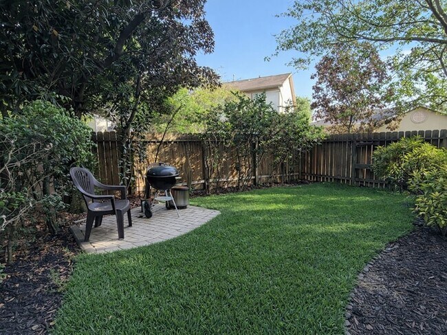 Foto del edificio - 3002 Clearview Cir