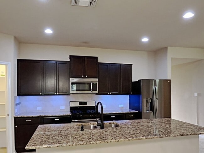 Building Photo - 721 Brown Thrasher