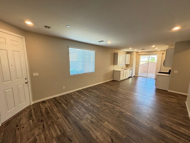 Building Photo - Beautifully Upgraded Single-Story 2BED/2BA...