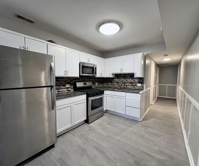 Building Photo - 1422 S Avers Ave