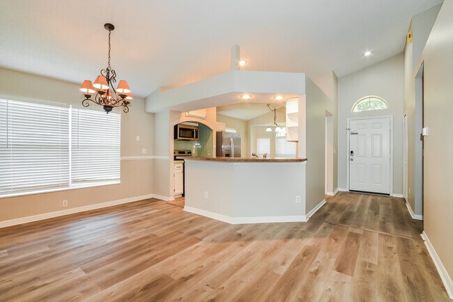 Foto del edificio - 578 Lancer Oak Dr