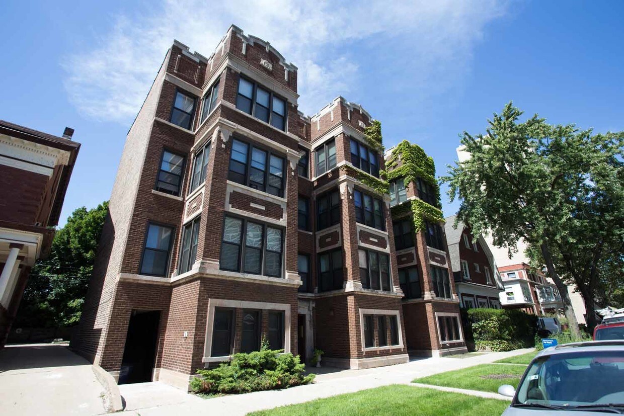 51285132 S. Cornell Avenue Apartments Chicago, IL