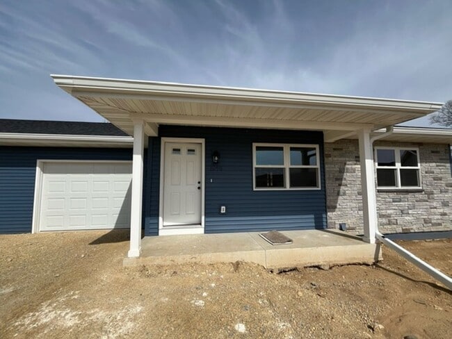 Building Photo - 517