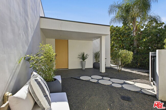 Foto del edificio - 6390 Quebec Dr