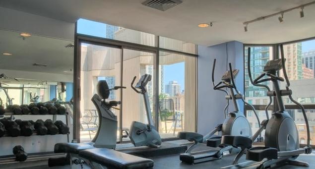 Foto del edificio - 1000 N LaSalle Dr