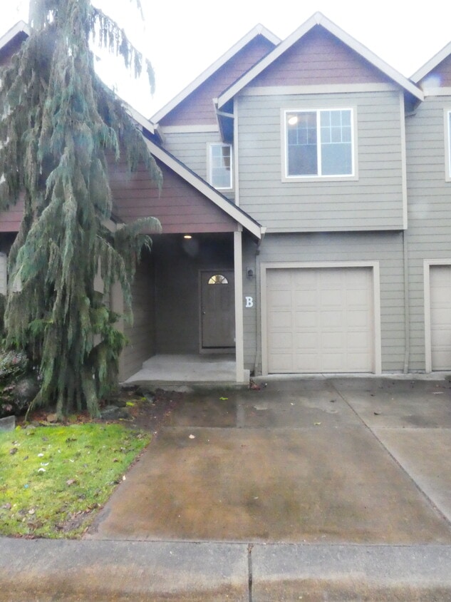 528 Fenton Ave, Molalla, OR 97038 Townhome Rentals in Molalla OR