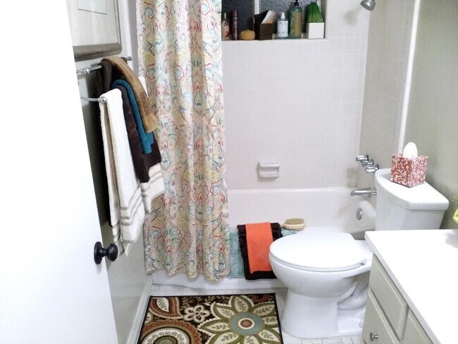 bathroom - 8556 Saturn St