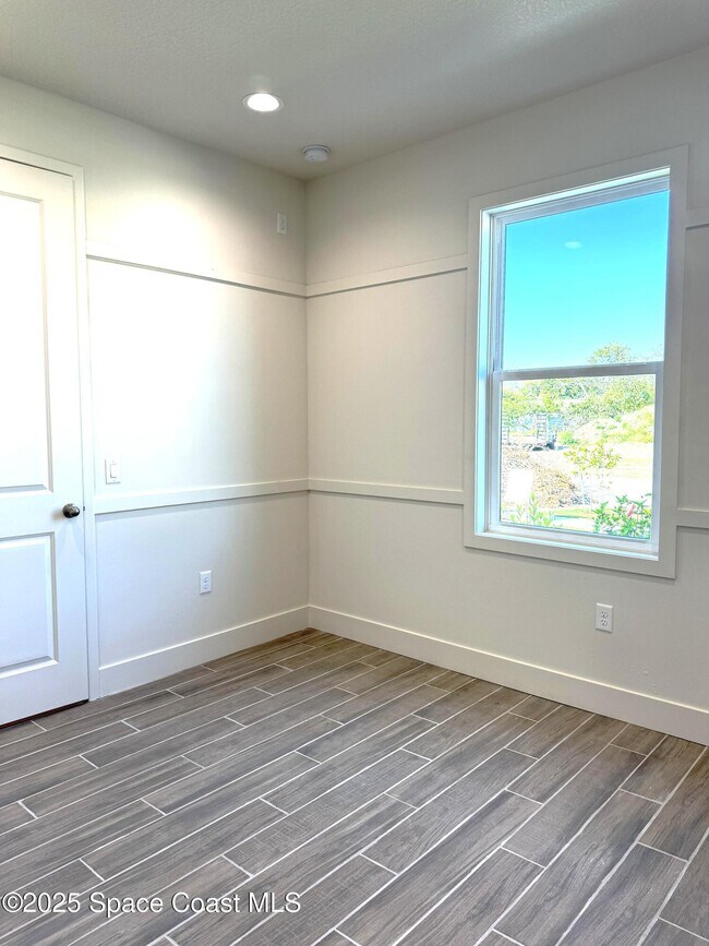 Building Photo - 2841 Edington Dr