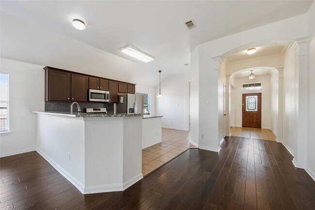 Foto del edificio - 3704 Pine Needle Cir