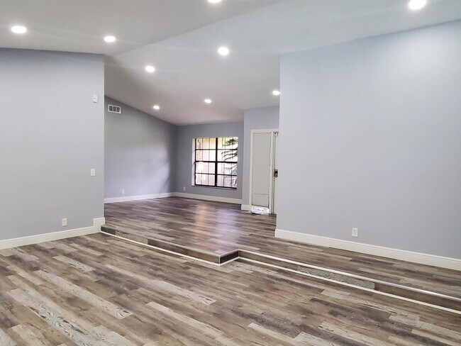 Foto del edificio - 4497 Sugar Pine Dr